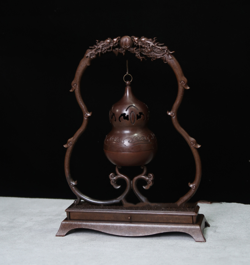 Trầm Hồ Lô bằng đồng.png